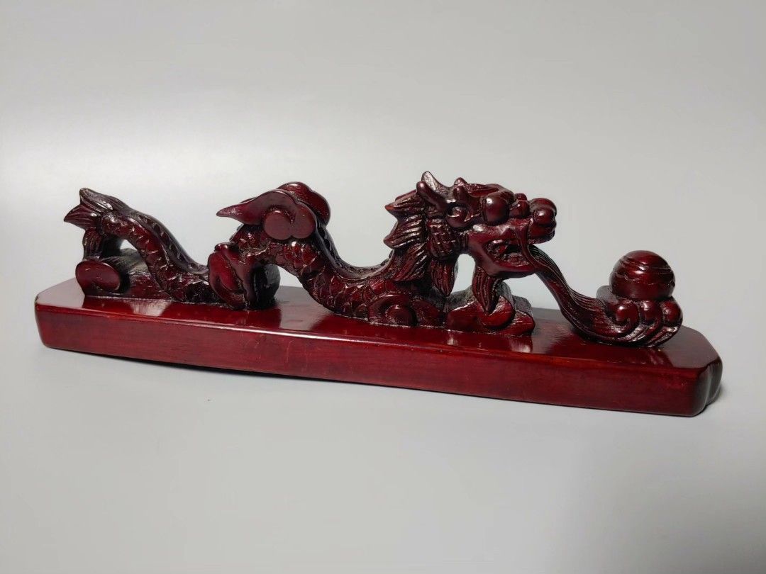 Wooden dragon brush or sword holder (Category: Vintage Collectibles) located in Pasig City. Submitted by don200 (Listing ID 1285601450, Image 2). Description: Dragon shaped Retro Vintage Wood Writing Drawing Painting Brush Rest Stand for calligraphy Or small sword holder 🔎in good condition 👉7.8 inches length.