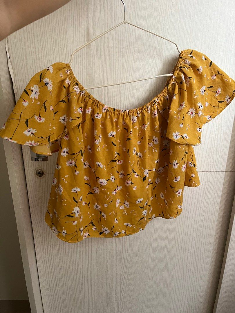 Yellow floral off shoulder top (Category: Blouses) located in Manila. Submitted by kimtaeri21 (Listing ID 1285594662, Image 1). Description: Brand: Something Borrowed from Zalora You can get a discount if you buy multiple items!.