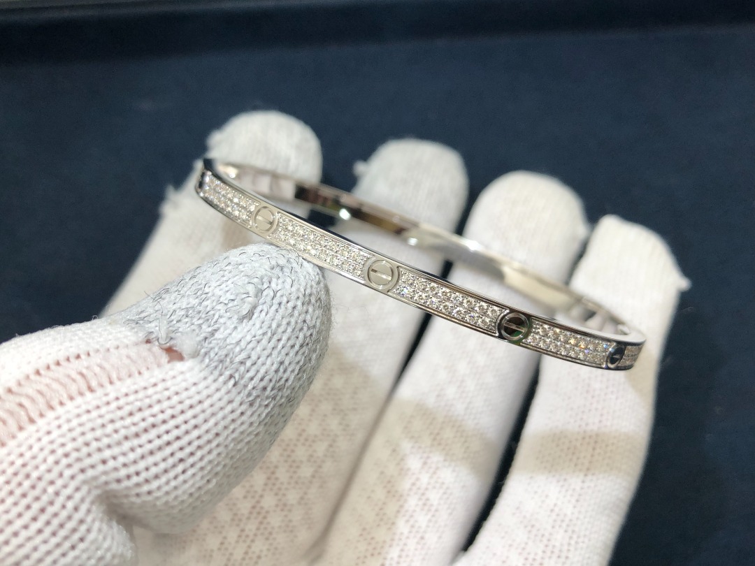 18k white gold Cartier love bracelet small paved diamond Women s Fashion Jewelry Organisers Bracelets on Carousell