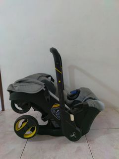 4 in 1 Baby stroller (carseat/carrier/rocker)