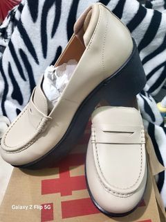 almost new FITFLOP PILAR LOAFERS US9
