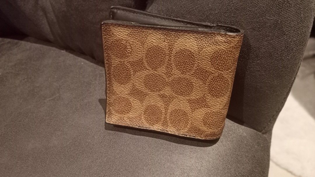 Authentic Coach Wallet price is Fixed