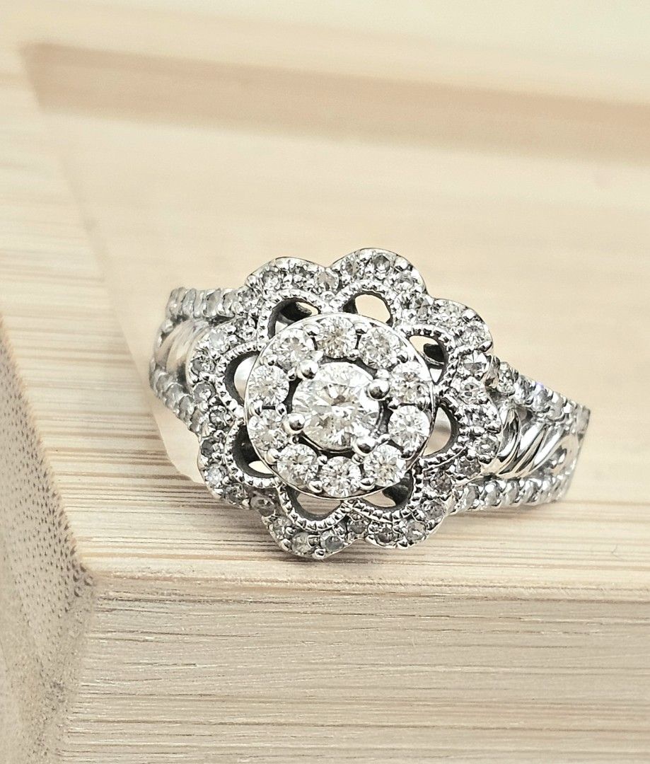 Vera wang flower best sale ring