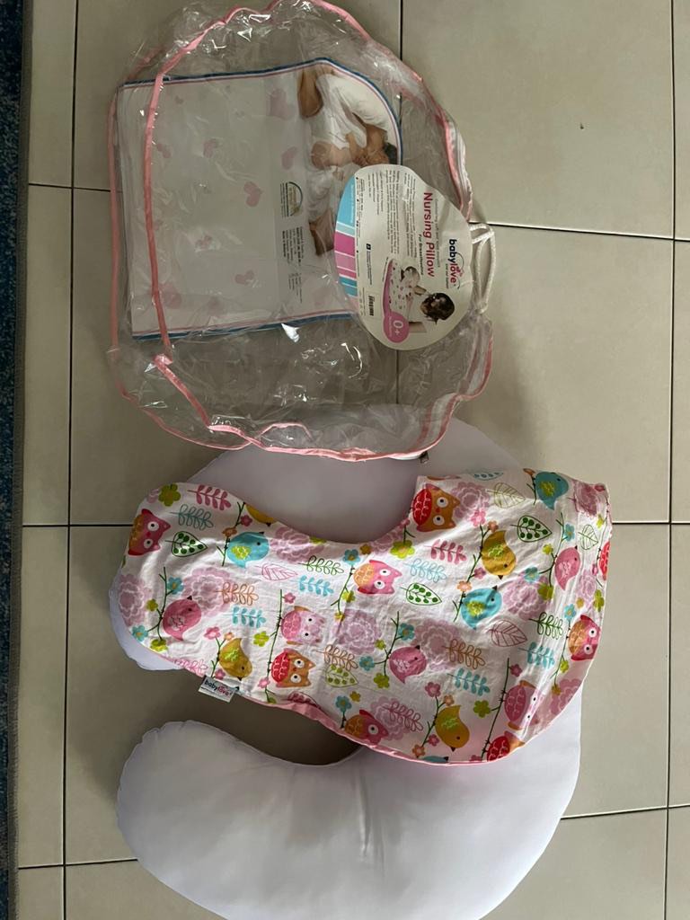 Baby love 2025 nursing pillow