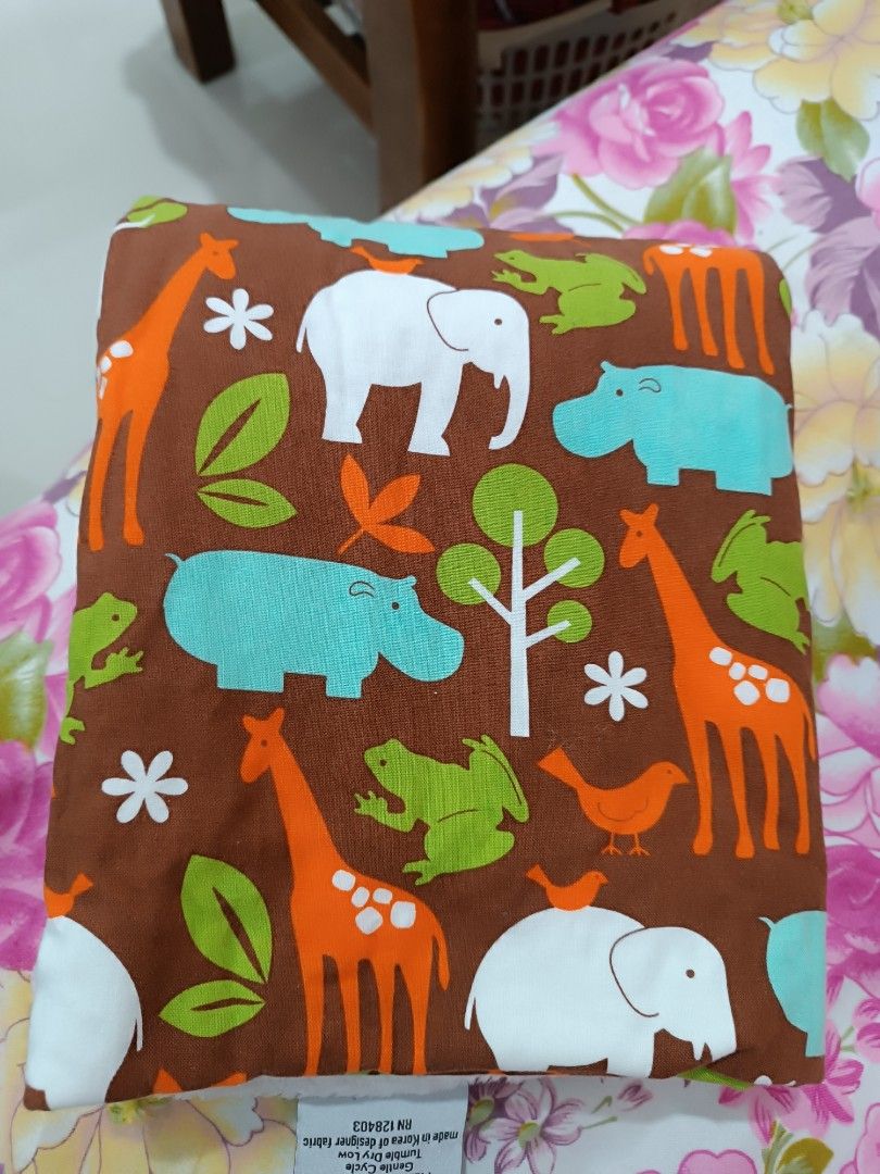 Bb blanket double ply (Category: Changing Mats & Accessories) located in General Santos City (Dadiangas). Submitted by lowlah_na (Listing ID 1290485171, Image 1). Description: preloved...80 or free with bb carriers purchase.