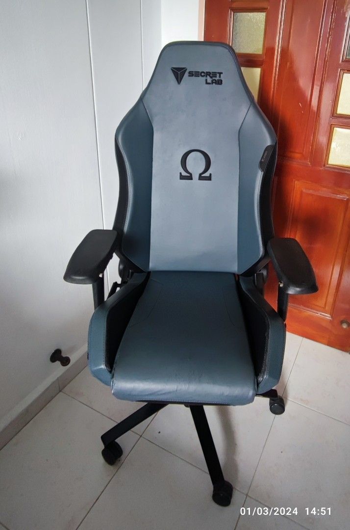 Secret lab sales omega chair used