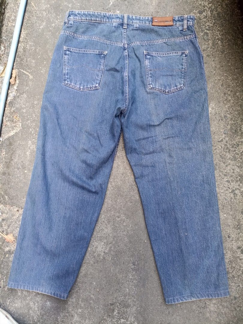 Bench Reversible Jeans (Category: Jeans) located in Caloocan City. Submitted by jom.shop (Listing ID 1290580764, Image 3). Description: Dimes: 36x40.5 Excellent Condition.