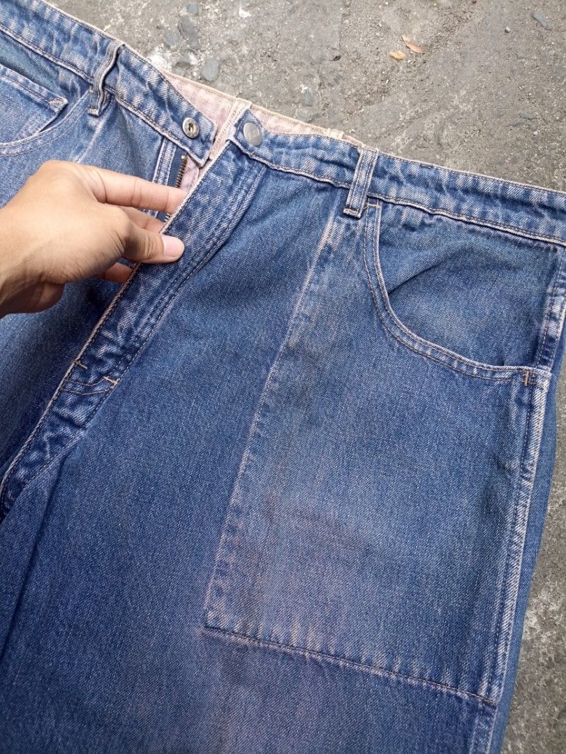 Bench Reversible Jeans (Category: Jeans) located in Caloocan City. Submitted by jom.shop (Listing ID 1290580764, Image 2). Description: Dimes: 36x40.5 Excellent Condition.