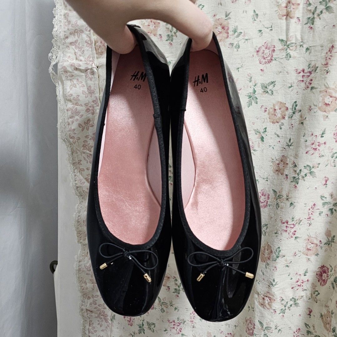 Black ballet flats with store ribbon