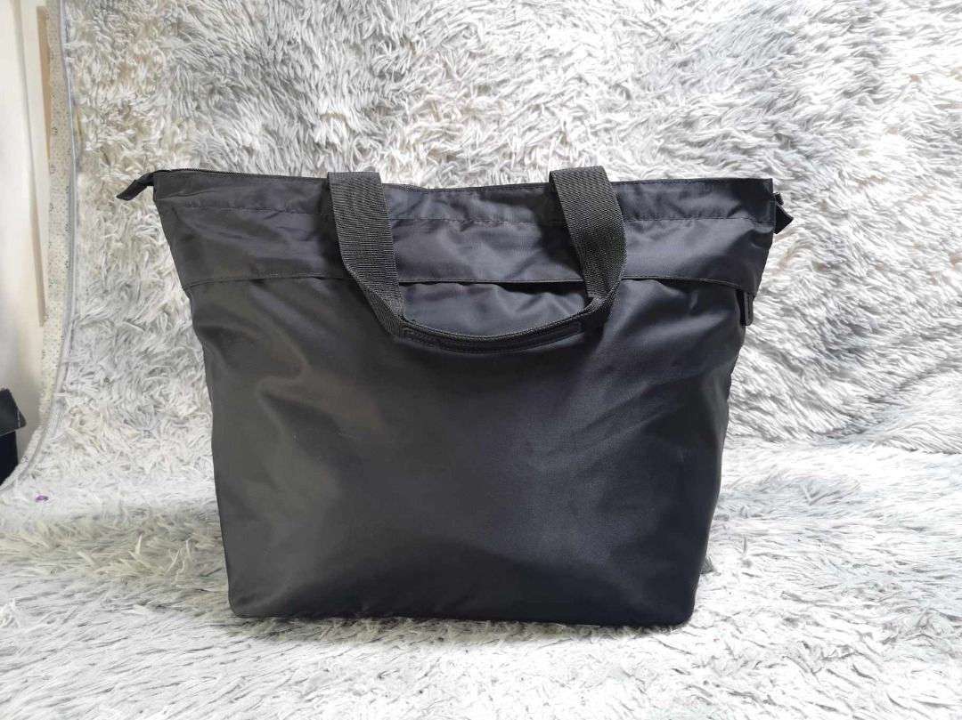 Canvas tote with zipper clearance