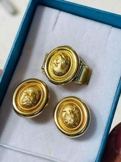 Cameo Ring & Earrings set in 18k gold