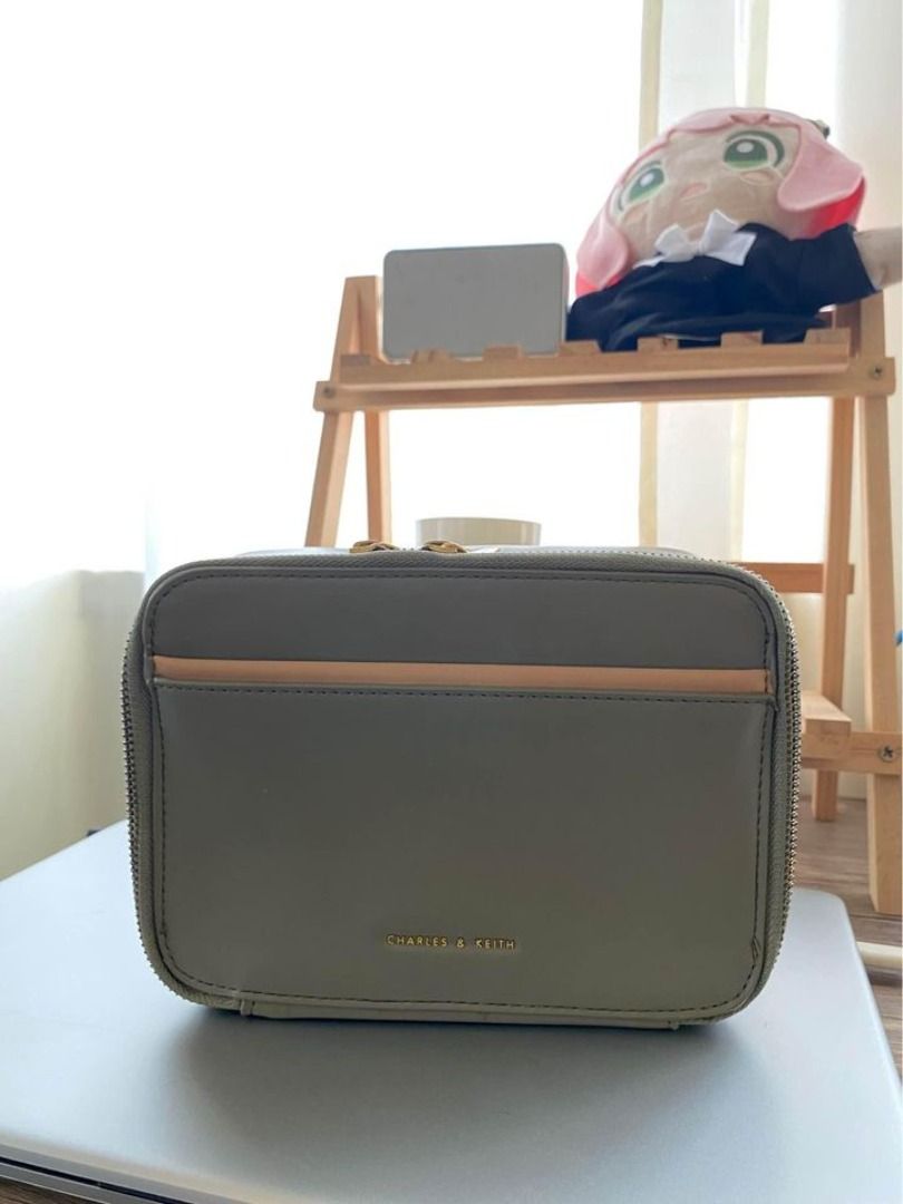 Charles and Keith Bag mall pullout