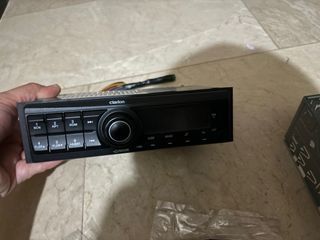 Clarion head unit with 2 speakers