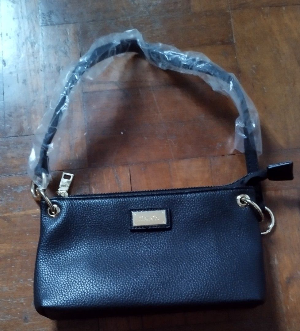 Compact roomy Mel Co sling bag