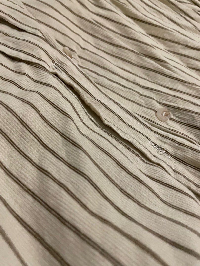 Corduroy Striped Polo (Category: Longsleeves) located in Bacolod City. Submitted by declutter___byB (Listing ID 1290490100, Image 2). Description: Fits S-L.