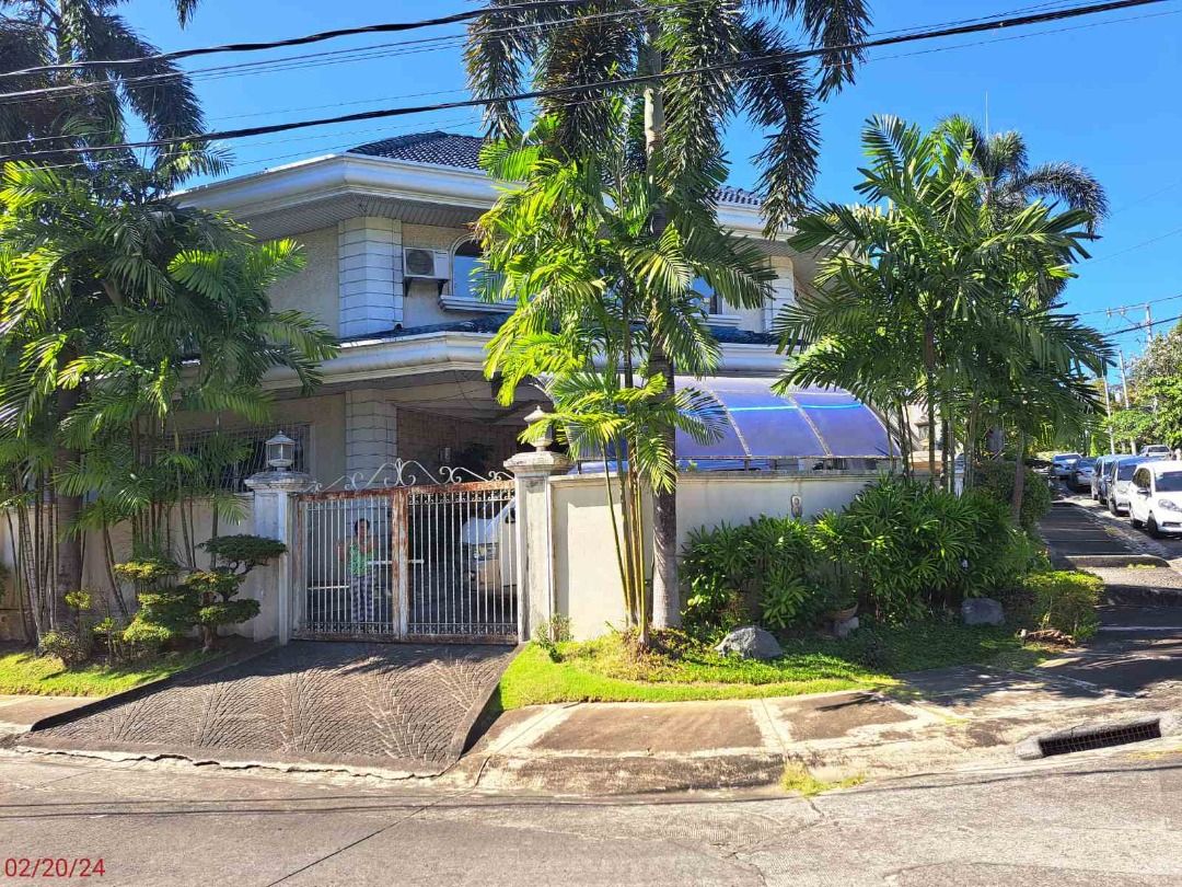 For Sale Corinthian Gardens (Category: House & Lot) located in Pasig City. Submitted by PhilRealEstateFinder (Listing ID 1290514922, Image 2). Description: For Sale Corinthian Gardens Greenwich Area LA 605 sqm FA 750 sqm Price P415M - Facing Southeast - Corner Lot - Built 1983 - Buhos 2nd Flr - 3BR Den all with TB - Clean and Dirty Kitchen - 2 Car Garage + 2 front driveway - Maids and Drivers Rm with shared T&B.