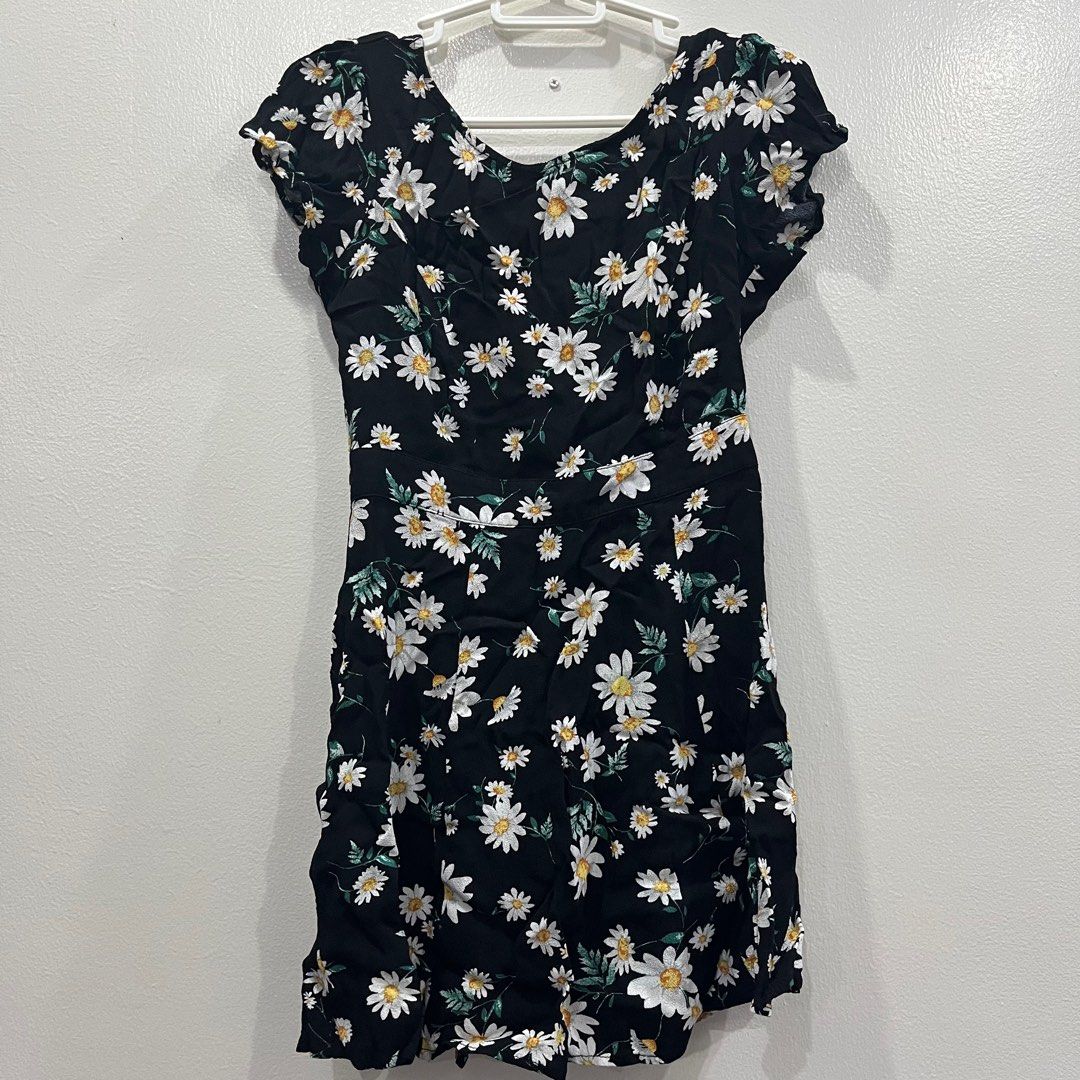 Forever 21 outlet daisy dress
