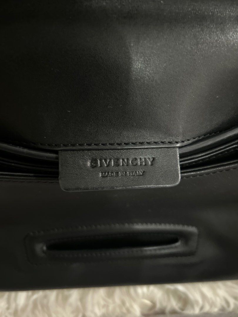 Givenchy Antigona Envelope Clutch (Category: Luxury Bags & Wallets) located in Baguio. Submitted by saleonstuffs (Listing ID 1290476256, Image 3). Description: Comes with box and card Very Good Condition Classy and clean.