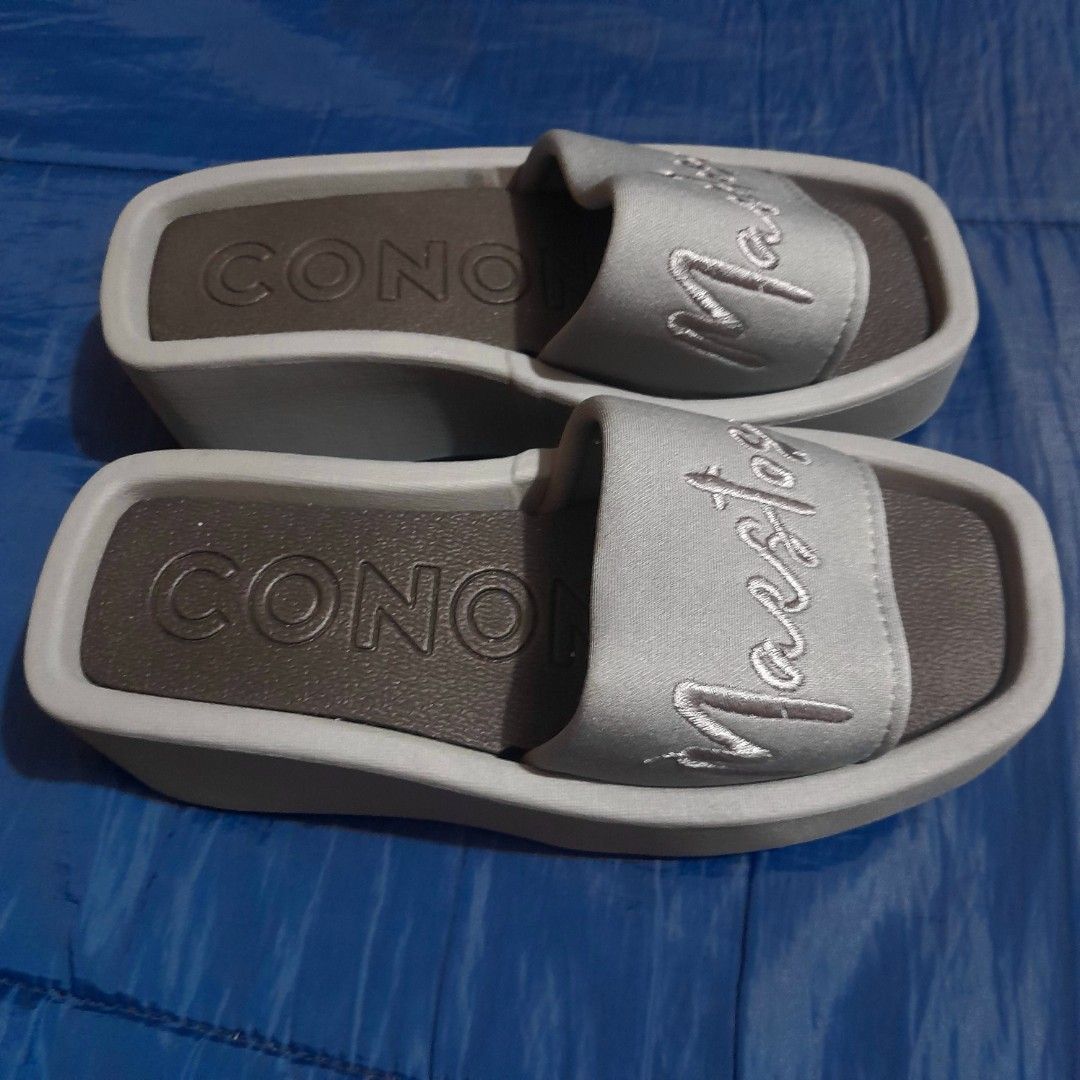 Gray Rubber Wedges size 6- brand new (Category: Wedges) located in Pasig City. Submitted by titadnz (Listing ID 1290555688, Image 3). Description: Bought it online Selling it lower Brand New-never been used Gray Color, size 6 6 cm or 2.3 inches rfs: declutter.