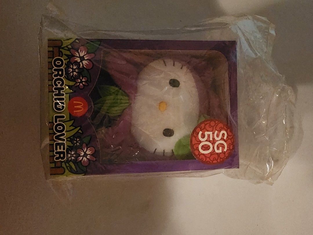 Hello Kitty (Category: Vintage Collectibles) located in Singapore. Submitted by potatotaco (Listing ID 1290571682, Image 5). Description: Clearing. Selling each @$20.
