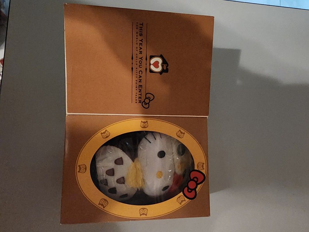 Hello Kitty (Category: Vintage Collectibles) located in Singapore. Submitted by potatotaco (Listing ID 1290571682, Image 2). Description: Clearing. Selling each @$20.