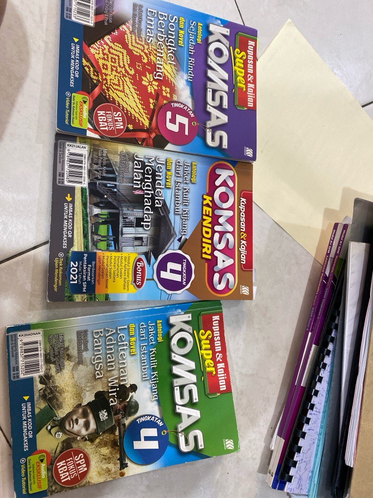 KOMSAS SPM, Hobbies & Toys, Books & Magazines, Textbooks on Carousell