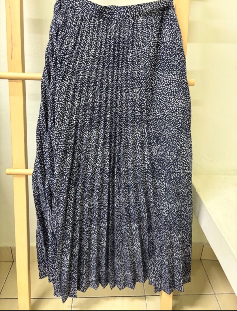 lilit pleated shawl