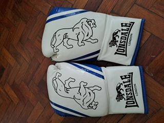 LONSDALE BOXING GLOVES