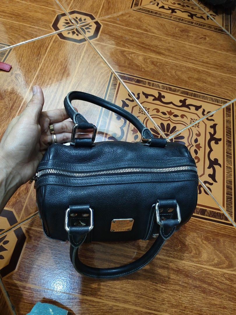 MCM doctors bag (Category: Luxury Bags & Wallets) located in Danao, Cebu. Submitted by anne_2016143 (Listing ID 1290597089, Image 2). Description: in very good condition,no flaws,cute size..ykk/turnable scree.