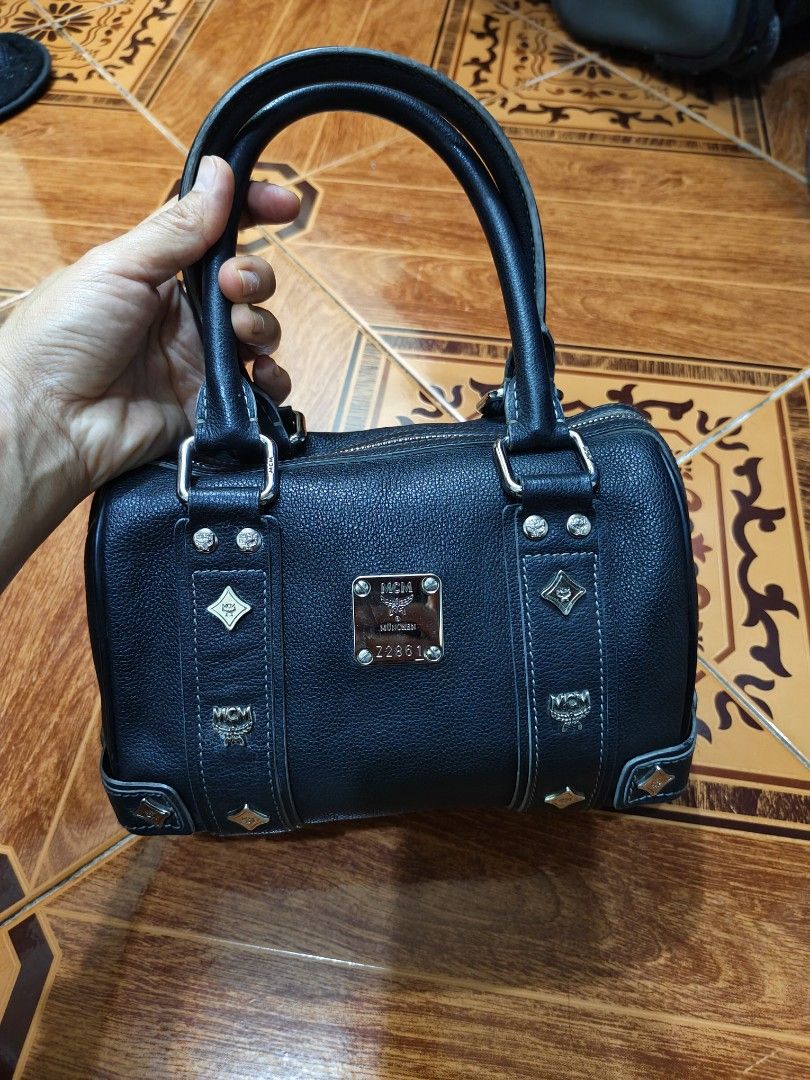 MCM doctors bag (Category: Luxury Bags & Wallets) located in Danao, Cebu. Submitted by anne_2016143 (Listing ID 1290597089, Image 1). Description: in very good condition,no flaws,cute size..ykk/turnable scree.