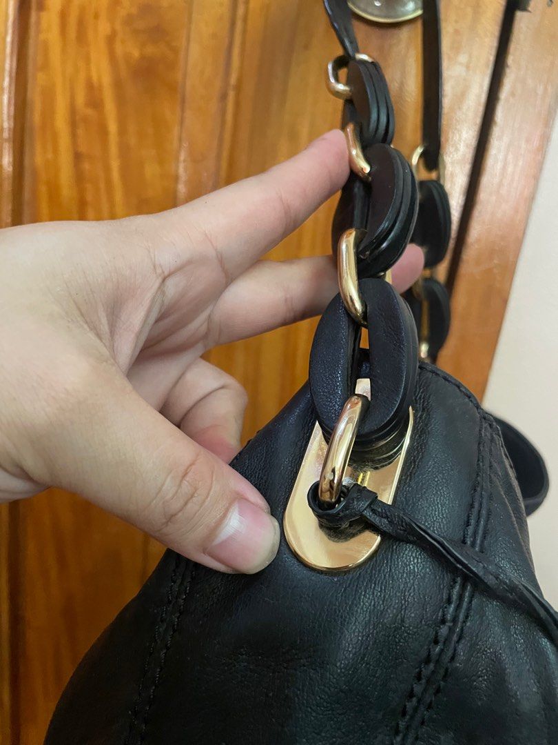 Michael Kors Hobo Bag (Category: Luxury Bags & Wallets) located in Baguio. Submitted by thrift_saver07 (Listing ID 1290471397, Image 3). Description: .