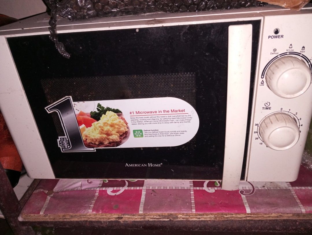 Microwave American Home (Category: Bakeware) located in Caloocan City. Submitted by mirasolhumol7819 (Listing ID 1290558523, Image 1). Description: needs magbawas space, declutter lang di na nagagamit. Pero maganda pa Rin gamitin, still working.video.