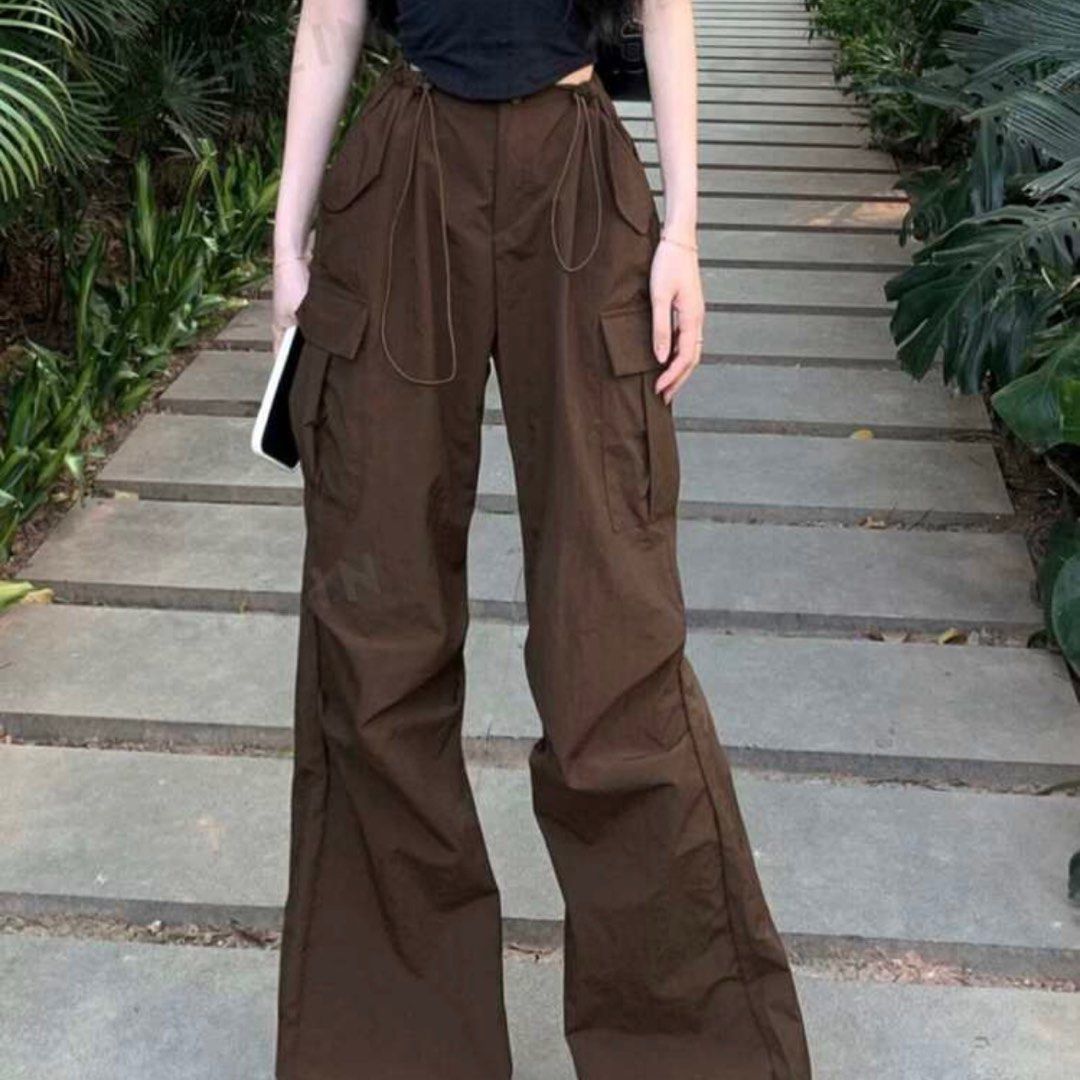 Oversized Cargo Pants in Brown