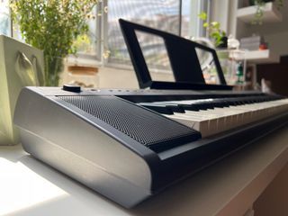 Piano Keyboard / Yamaha Piaggero NP-11 / 61 keys