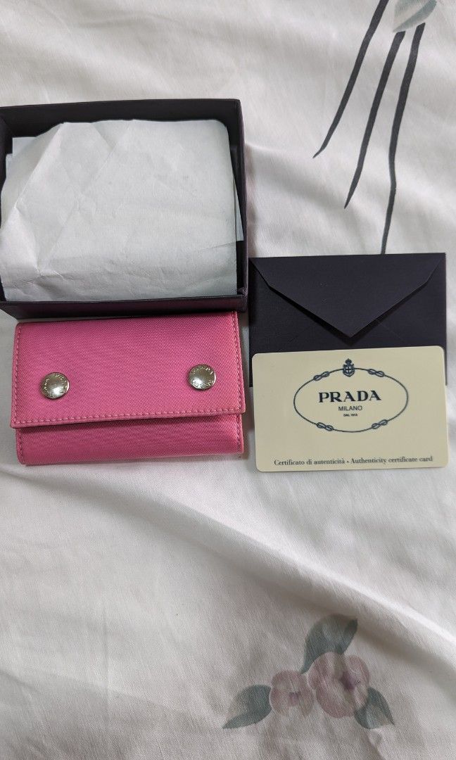 Prada Keycase Authentic 💯 (Category: Luxury Bags & Wallets) located in Quezon City. Submitted by kkk.gubat (Listing ID 1290510193, Image 1). Description: complete with box and authenticity card unused no flaws 6 key rings.
