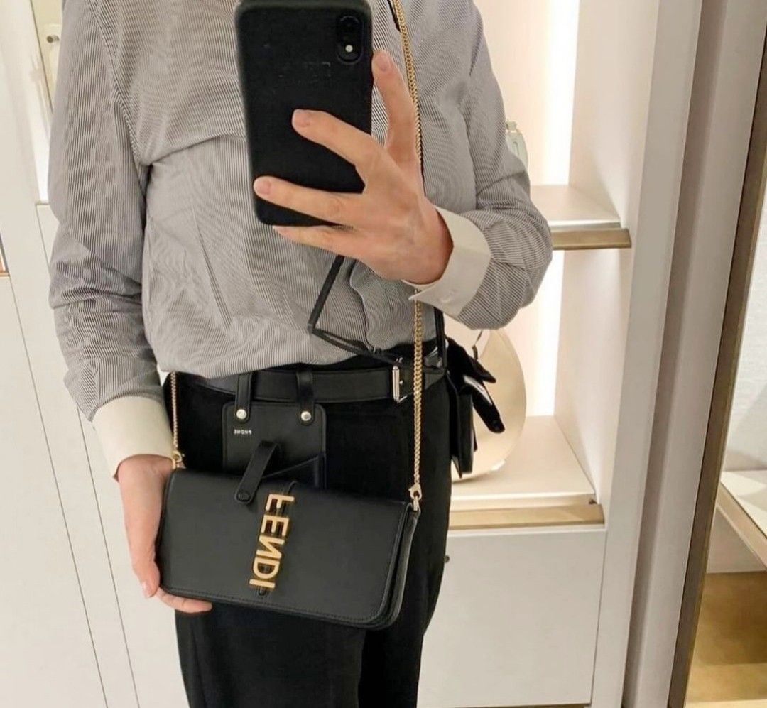 Pre order fendi wallet on chain (Category: Luxury Bags & Wallets) located in Las Pinas. Submitted by glamdustph (Listing ID 1290565780, Image 2). Description: STAFF SALE 💯 Authentic retail price 85k at least 20k dp 3-4 weeks eda via air cargo plus loc sf Thank you.