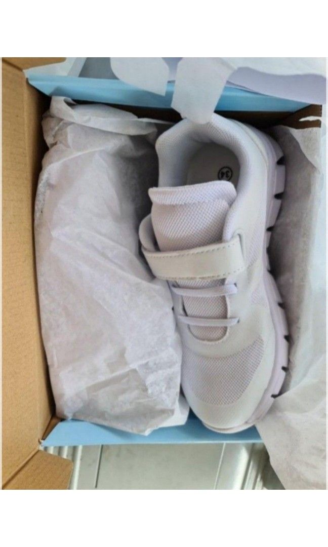 https://www.carousell.sg/p/free-shoe-whitener-school-shoes-size-34-1290509477/