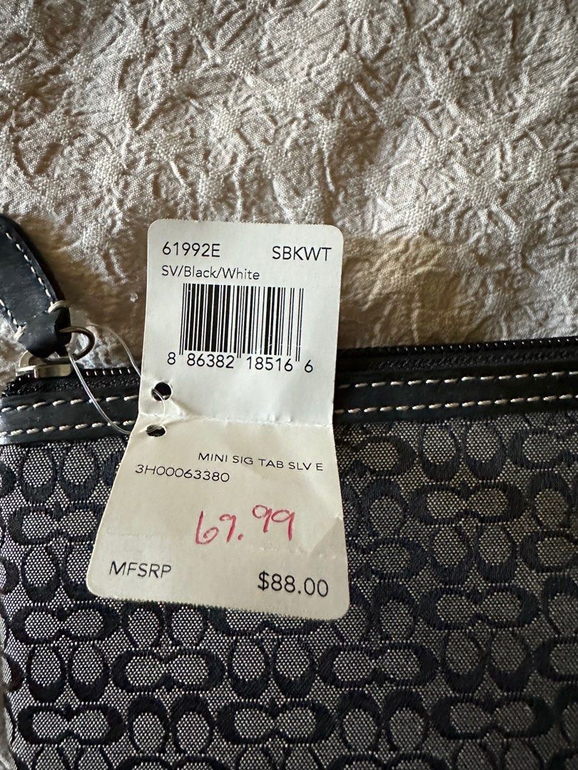 Tablet sleeve (Category: Cases & Sleeves) located in Quezon City. Submitted by patriciach (Listing ID 1290462565, Image 3). Description: COACH TABLET SLEEVE.