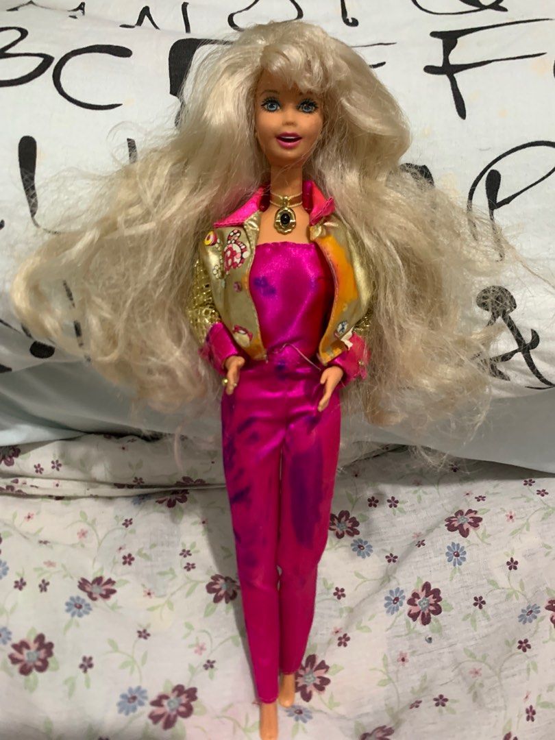 Talk to me Barbie 1997 (Category: Kids Toys) located in Davao. Submitted by riccirici (Listing ID 1290543337, Image 1). Description: Talk to me Barbie 1997 Barbie First talking Barbie Doll Battery operated (untested need CD rom) With flaw, stain/faded jacket Price 1k + SF 110 php (W/O Seller sponsored voucher) J&T Bank Transfer Gcash First to pay Cross post.