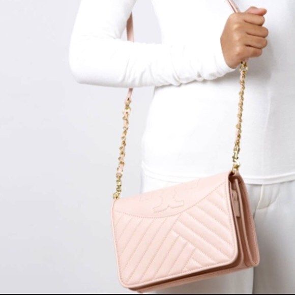 Tory Burch Alexa Leather Crossbody Bag Women s Fashion Bags Wallets Cross body Bags on Carousell