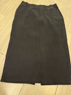 uniqlo stretchy skirt