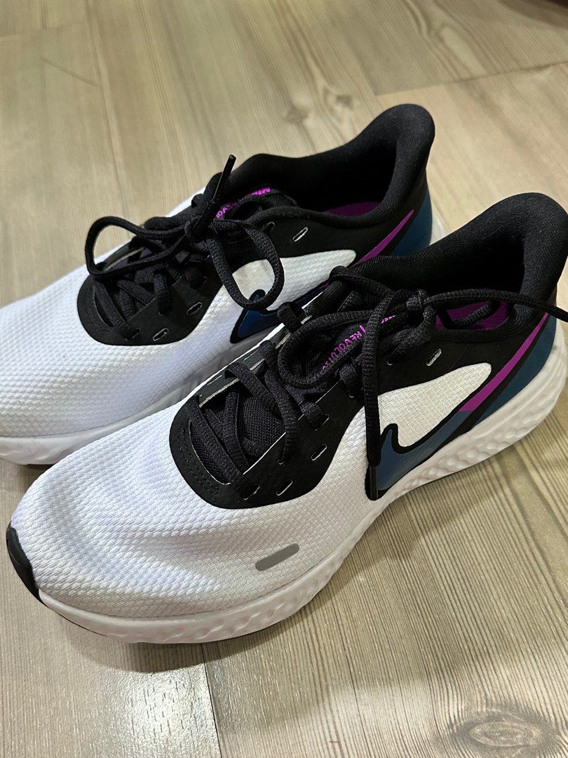 womens white nike revolution 5