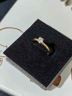 18k Saudi Gold Lightweight Engagement Ring