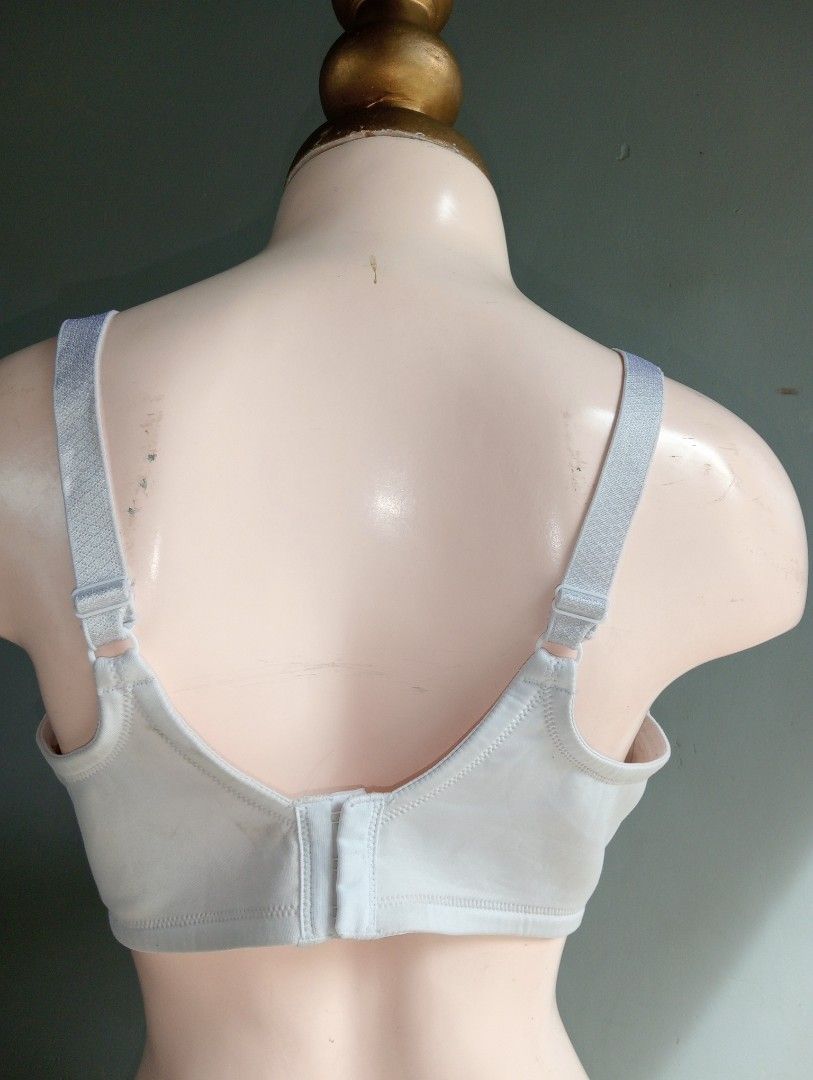38d vanity fair bra thin pads with underwire, Women's Fashion