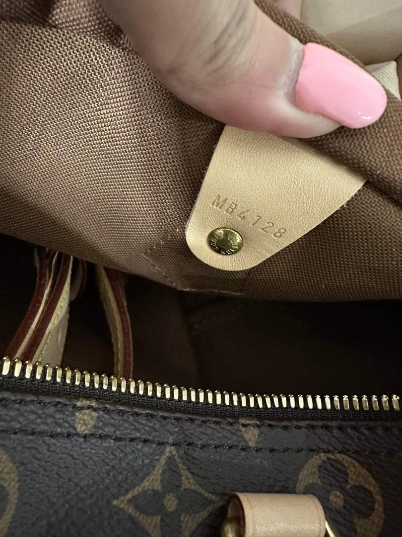 Almost NEW Complete Mono Bandou 30 (Category: Luxury Bags & Wallets) located in Quezon City. Submitted by hellopatchi (Listing ID 1292077720, Image 3). Description: Almost NEW!!! Rank SA Complete with receipt and entrupy! monoBandou 30 .