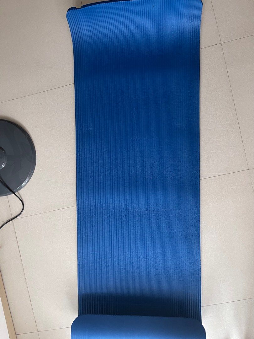 Amazon basic mat (Category: Exercise Mats) located in Singapore. Submitted by sillyadventures (Listing ID 1292083288, Image 3). Description: Amazon basic mat, thick.
