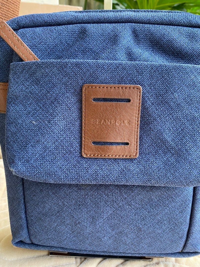BEANPOLE Sling Bag (Category: Sling Bags) located in Baliuag. Submitted by nylinel (Listing ID 1292102333, Image 2). Description: 👜 BEANPOLE Sling Bag 💼 For men 💛 Color: Blue and Brown ⛔️ Size: L- 8.5” x H- 9.5” x W- 2.5” 💯 Guaranteed Original 🎒 preloved - in very good condition.