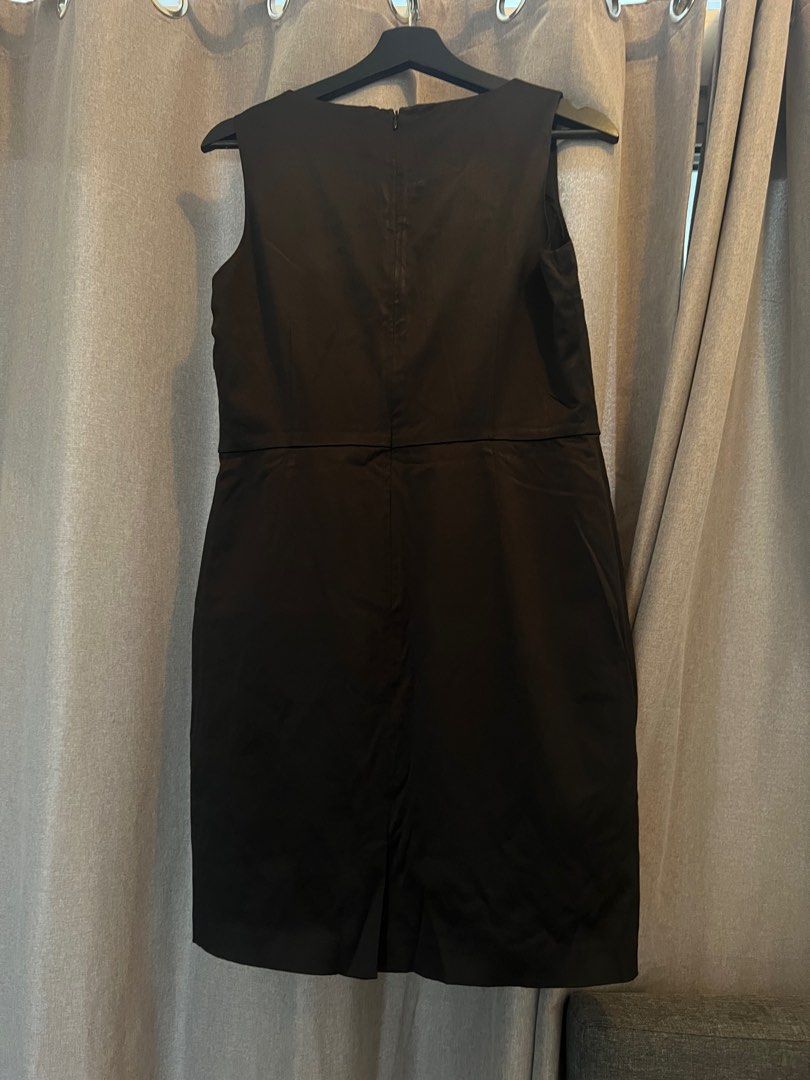 Black Dress (Category: Dresses) located in Quezon City. Submitted by items_for_decluttering (Listing ID 1292158321, Image 3). Description: Black Dress (above knee length) Size: 38/Medium No brand Good for office attire/semi formal events.