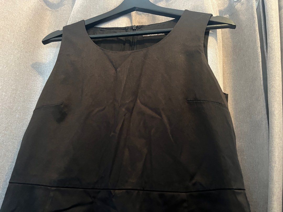 Black Dress (Category: Dresses) located in Quezon City. Submitted by items_for_decluttering (Listing ID 1292158321, Image 2). Description: Black Dress (above knee length) Size: 38/Medium No brand Good for office attire/semi formal events.