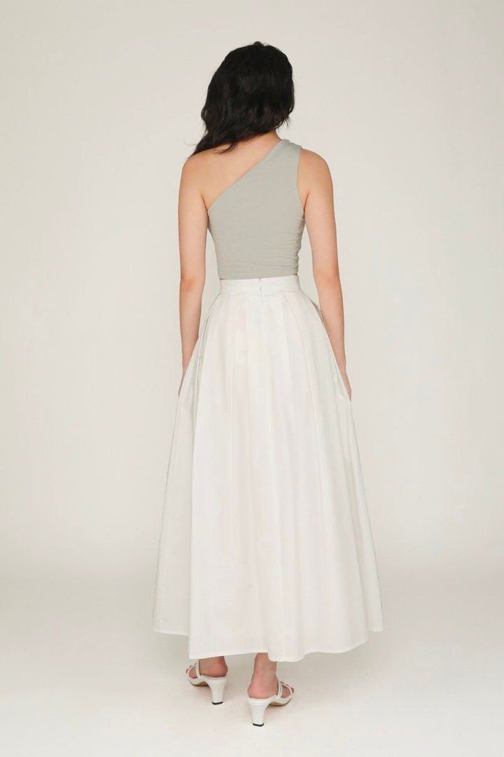 strapless open back dress Skye | Giada Side Slit Pleated Pencil Skirt | Affordable Quiet Luxury main image 0